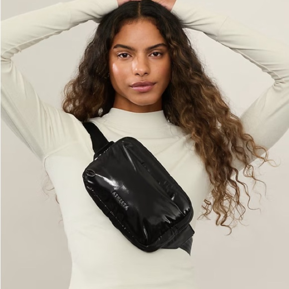 ATHLETA All About Shine Puff Large Belt Bag Black NWT
